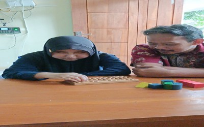 Pembelajaran Interaktif ABK Tuna Netra Dalam Mengenal Bentuk dan Berhitung Menggunakan Sempoa