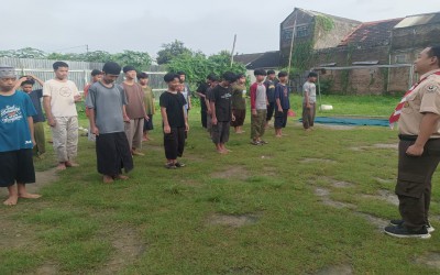 PEMBELAJARAN BARIS BERBARIS PADA EKSTRAKURIKULER PADA PONDOK PESANTREN DARUL IHSAN