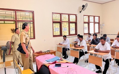 MONITORING DINAS PENDIDIKAN PADA PELAKSAAN UPK PAKET C HARI KEDUA DI PKBM MAWAR