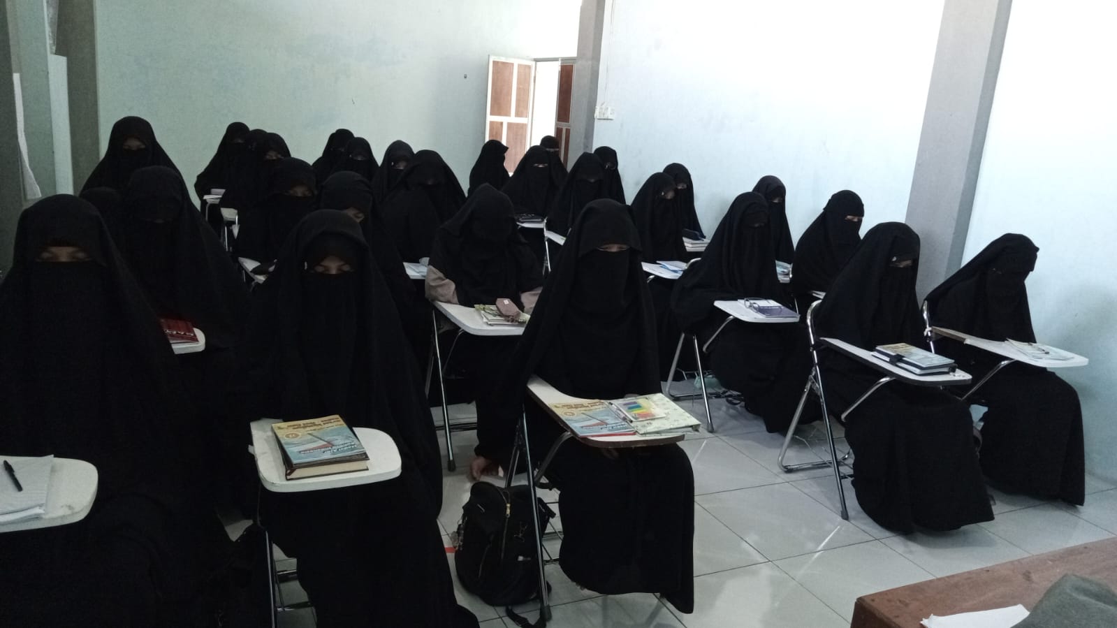 KELAS JAUH